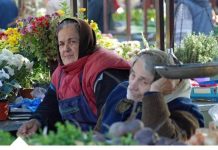 Razlog nesklada u izgledu između žena kojima nedostaje ljepote i onih koje svoju privlačnost zadržavaju i sa 60 godina nije vezan uz financijski status. To je pitanje praktičnosti.