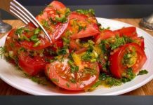 Doživite ultimativno predjelo od rajčice kao nikada prije! 🍅 Pogledajte očaravajuću salatu – remek djelo jednostavnosti i brzine!