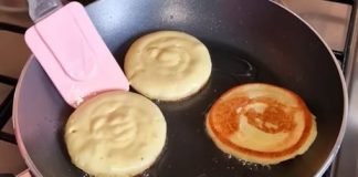 Ukoliko imate jedno jaje, jogurt i brašno, u samo pet minuta možete pripremiti mini palačinke mekane kao duh.