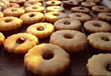 Ovu sam tortu radila za proslavu rođendana i svi su je dobro prihvatili jer nije pretjerano bogata već je lagana i ugodnog okusa.