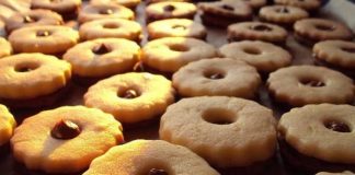 Ovu sam tortu radila za proslavu rođendana i svi su je dobro prihvatili jer nije pretjerano bogata već je lagana i ugodnog okusa.