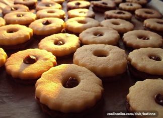 Ovu sam tortu radila za proslavu rođendana i svi su je dobro prihvatili jer nije pretjerano bogata već je lagana i ugodnog okusa.