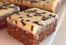 ZAPAŠUJUĆI KOLAČI: Prekrasne kocke lješnjaka koje se ne peku prelivene glazurom od bijele čokolade.