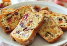 Osnovna torta sa suhim voćem, primjerena za sve svečane prilike.