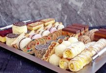 ŠEST RECEPATA ZA MALE NEPEČENE SVEČANE KOLAČE: NISAM SIGURAN KOJI JE VRHUNSKI.