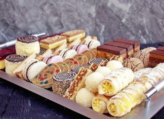 ŠEST RECEPATA ZA MALE NEPEČENE SVEČANE KOLAČE: NISAM SIGURAN KOJI JE VRHUNSKI.