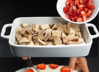 Torta s jagodama i vafli mogu se pripremiti za samo 15 minuta, nudeći divno i jednostavno kulinarsko iskustvo.