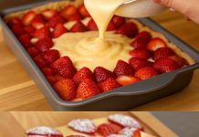 15-MINUTNI ŽUTI “JOGURT KOLAČ OD JAGODA” Proces pripreme je izuzetno jednostavan, jer je ovo tradicionalni jogurt biskvit za koji nije potrebna vaga.