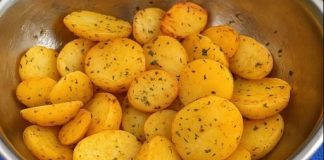 OVAKO SPREMITE MLADI KRUMPIR DA IMPRESIRATE SVOJE UKUĆANE! Ovaj jednostavan i divan recept sigurno će oduševiti sve koji ga budu jeli.