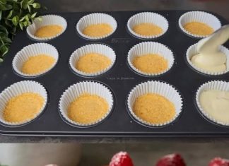 NAJUKLASNIJI KOLAČI KOJE ĆETE IKAD DOŽIVJETI! 😍✨ Idealan spoj kremaste sredine i hrskave vanjštine, pravi užitak za sve ljubitelje slastica!