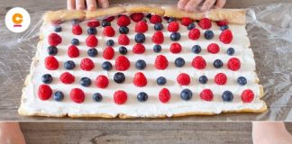 Jednostavno pomiješajte sastojke, zamrznite i uživajte u iskustvu! Ljetna rolada bez pečenja prekrasna je poslastica koja se lako otapa u ustima. 🍦🫐