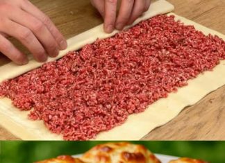 Rolada od lisnatog tijesta punjena mljevenim mesom i umakom od jogurta