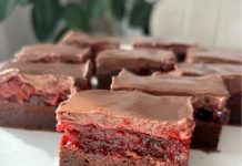 BEČKE KOCKE SA VIŠNJAMA