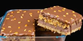 Zamislite desert koji spaja raskošno bogatstvo čokolade s hrskavošću prženog kikirikija i baršunastom glatkoćom pažljivo izbalansirane kreme.