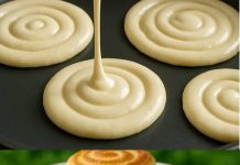 Uz samo 1 jaje i jogurt, ovaj desert možete pripremiti za samo 5 minuta. Proces ne zahtijeva niti pečenje niti dizanje tijesta.