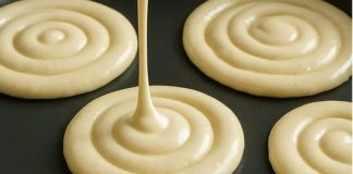 Uz samo 1 jaje i jogurt, ovaj desert možete pripremiti za samo 5 minuta. Proces ne zahtijeva niti pečenje niti dizanje tijesta.