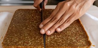 Ove proteinske pločice su nevjerojatne! Izuzetno jednostavan za napraviti i tako zdrav – savršen za podizanje energije prije povratka u školu! 💪🏽 ✅