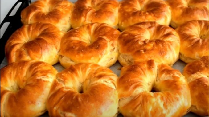 Recept za brze, jednostavne i nevjerovatno ukusne krofne koje će vas navući na prvi zalogaj. - featured image Recept za brze, jednostavne i nevjerovatno ukusne krofne koje će vas navući na prvi zalogaj. - featured image