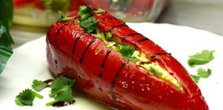 Ovaj grčki recept sve izluđuje! Punjene crvene paprike sa feta sirom! Ovaj grčki recept sve izluđuje! Punjene crvene paprike sa feta sirom! - featured image