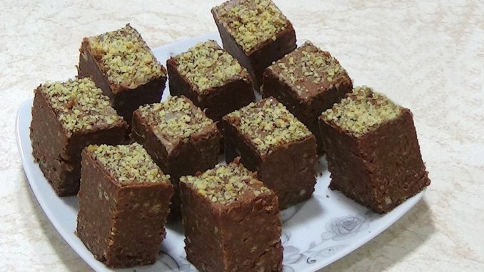 NAJBRŽI ČOKO-PLAZMA KOLAČ GOTOV ZA 10 MINUTA: Recept toliko prost da i dete može da ga napravi – sočne i ukusne - featured image NAJBRŽI ČOKO-PLAZMA KOLAČ GOTOV ZA 10 MINUTA: Recept toliko prost da i dete može da ga napravi – sočne i ukusne - featured image