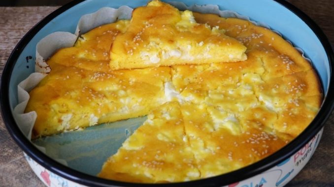 LIJENA PITA SA SIROM ZA 5 MINUTA! Nema kore, nema razvlačenja – samo mutite i pecite! - featured image LIJENA PITA SA SIROM ZA 5 MINUTA! Nema kore, nema razvlačenja – samo mutite i pecite! - featured image