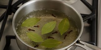 Pomaže kod velikog broja tegoba – Samo pomiješajte lovorov list i klinčiće i popijte ih na ovaj način Pomaže kod velikog broja tegoba – Samo pomiješajte lovorov list i klinčiće i popijte ih na ovaj način - featured image