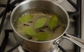 Pomaže kod velikog broja tegoba – Samo pomiješajte lovorov list i klinčiće i popijte ih na ovaj način Pomaže kod velikog broja tegoba – Samo pomiješajte lovorov list i klinčiće i popijte ih na ovaj način - featured image