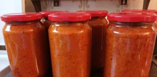 Majstor Mića je 25 godina PRAVIO AJVAR ZA TITA i 1 sastojak NIKAD NIJE DODAVAO – da ne prokisne Majstor Mića je 25 godina PRAVIO AJVAR ZA TITA i 1 sastojak NIKAD NIJE DODAVAO – da ne prokisne - featured image