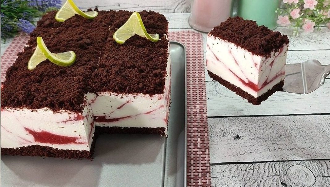 LAŽNA KAPRI TORTA SA GRČKIM JOGURTOM: Ako imate jagoda, napravite fantastičnu poslasticu - featured image LAŽNA KAPRI TORTA SA GRČKIM JOGURTOM: Ako imate jagoda, napravite fantastičnu poslasticu - featured image