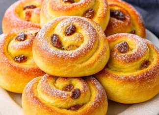 MEKANE DANSKE ROLNICE 🥰 Neodoljivo mekane, mirisne i pune kreme koja se topi u ustima 😍 Savršene za doručak ili uz kafu! MEKANE DANSKE ROLNICE 🥰 Neodoljivo mekane, mirisne i pune kreme koja se topi u ustima 😍 Savršene za doručak ili uz kafu! - featured image