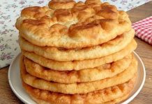 „Bathura Lepinice“ je omiljena varijanta doručka među djecom koja se može pripremiti za samo 20 minuta. „Bathura Lepinice“ je omiljena varijanta doručka među djecom koja se može pripremiti za samo 20 minuta. - featured image