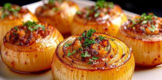 Moraš probati ovaj recept sa lukom! Glavno jelo koje će oduševiti sve, a malo ko zna za njega! Moraš probati ovaj recept sa lukom! Glavno jelo koje će oduševiti sve, a malo ko zna za njega! - featured image