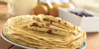 Nikada više nećete stavljati Običnu Vodu ili Mlijeko u palačinke: 1 sastojak daje mekoću, ovo niko ne zna Nikada više nećete stavljati Običnu Vodu ili Mlijeko u palačinke: 1 sastojak daje mekoću, ovo niko ne zna - featured image