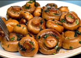 GLJIVE DINSTANE U BIJEL0M LUKU I MASLACU SA SVJEŽIM PERŠUN0M GLJIVE DINSTANE U BIJEL0M LUKU I MASLACU SA SVJEŽIM PERŠUN0M - featured image