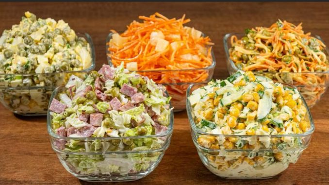 5 BRZIH I UKUSNIH SALATA ZA 5 MINUTA mogu zamijeniti cijeli obrok — odlične za Novu godinu i sve praznike! - featured image 5 BRZIH I UKUSNIH SALATA ZA 5 MINUTA mogu zamijeniti cijeli obrok — odlične za Novu godinu i sve praznike! - featured image