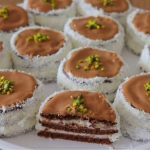 NOVI RECEPT ZA SUBARICE KOJI ĆE VAS ODUŠEVITI! 😍 Savršeno sočne, sa bogatim čokoladnim preljevom i kokosom NOVI RECEPT ZA SUBARICE KOJI ĆE VAS ODUŠEVITI! 😍 Savršeno sočne, sa bogatim čokoladnim preljevom i kokosom - featured image