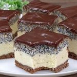 DOMAĆE MAK KOCKE 🌸 fantastičan desert s pudingom od vanile i grizom – topi se u ustima! DOMAĆE MAK KOCKE 🌸 fantastičan desert s pudingom od vanile i grizom – topi se u ustima! - featured image