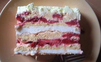 NAJBOLJI KREMASTI KOLAČ SA JAGODAMA KOJI SAM PROBALA NAJBOLJI KREMASTI KOLAČ SA JAGODAMA KOJI SAM PROBALA - featured image