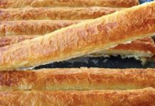 Turska pita s gotovim korama: ‘Ne pretjerujem kad vam kažem da mi svi traže recept’ Turska pita s gotovim korama: ‘Ne pretjerujem kad vam kažem da mi svi traže recept’ - featured image