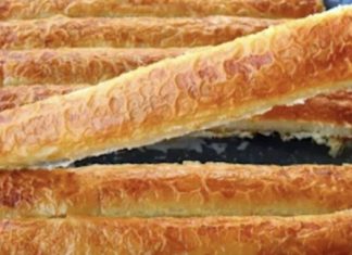 Turska pita s gotovim korama: ‘Ne pretjerujem kad vam kažem da mi svi traže recept’ Turska pita s gotovim korama: ‘Ne pretjerujem kad vam kažem da mi svi traže recept’ - featured image