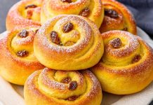 MEKANE DANSKE ROLNICE 🥰 Neodoljivo mekane, mirisne i pune kreme koja se topi u ustima 😍 Savršene za doručak ili uz kafu! MEKANE DANSKE ROLNICE 🥰 Neodoljivo mekane, mirisne i pune kreme koja se topi u ustima 😍 Savršene za doručak ili uz kafu! - featured image