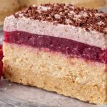 POSNA TORTA SA MALINAMA BEZ PEČENJA – kremasta fantazija gotova za čas! POSNA TORTA SA MALINAMA BEZ PEČENJA – kremasta fantazija gotova za čas! - featured image