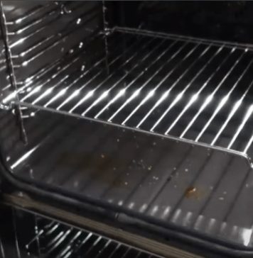 Stavite ovo rernu i za 30 minuta će biti kao nova, bez ribanja: Caka je u jednom sastojku koji svi imaju u kući Stavite ovo rernu i za 30 minuta će biti kao nova, bez ribanja: Caka je u jednom sastojku koji svi imaju u kući - featured image