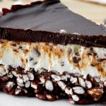 🍫🍰 TORTA OD NAPUHANE RIŽE I ČOKOLADE – HRCKAVA ČOKOLADNA ČAROLIJA! Prepustite se ovom slatkom užitku! 😍 🍫🍰 TORTA OD NAPUHANE RIŽE I ČOKOLADE – HRCKAVA ČOKOLADNA ČAROLIJA! Prepustite se ovom slatkom užitku! 😍 - featured image