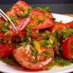 Najukusnije predjelo od paradajza ikad! 🍅 Čarobna salata – jednostavno i brzo! Najukusnije predjelo od paradajza ikad! 🍅 Čarobna salata – jednostavno i brzo! - featured image