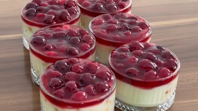 DESERT U ČAŠI ZA 5 MINUTA: Ovaj desert pravim svaki puta kada mi dolaze gosti… - featured image DESERT U ČAŠI ZA 5 MINUTA: Ovaj desert pravim svaki puta kada mi dolaze gosti… - featured image