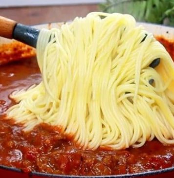 FANTASTIČAN BOLONJEZE SOS Sledeći dan je još BOLJI – BOGATOG ukusa i SAVRŠENO začinjen! FANTASTIČAN BOLONJEZE SOS Sledeći dan je još BOLJI – BOGATOG ukusa i SAVRŠENO začinjen! - featured image