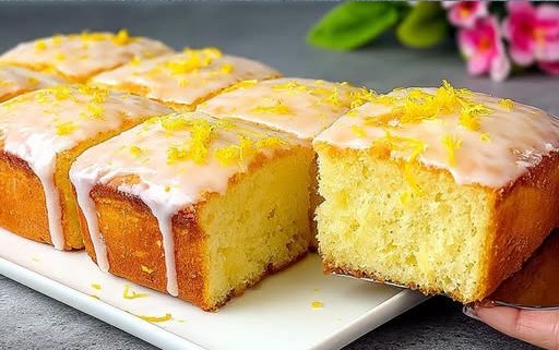 Limunov kolač od 12 kašika 🍋 za 5 minuta! Italijanski kolač koji se topi u ustima! Jednostavan i ukusan - featured image Limunov kolač od 12 kašika 🍋 za 5 minuta! Italijanski kolač koji se topi u ustima! Jednostavan i ukusan - featured image