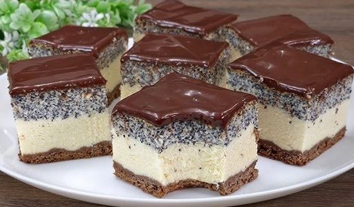 DOMAĆE MAK KOCKE 🌸 fantastičan desert s pudingom od vanile i grizom – topi se u ustima! - featured image DOMAĆE MAK KOCKE 🌸 fantastičan desert s pudingom od vanile i grizom – topi se u ustima! - featured image