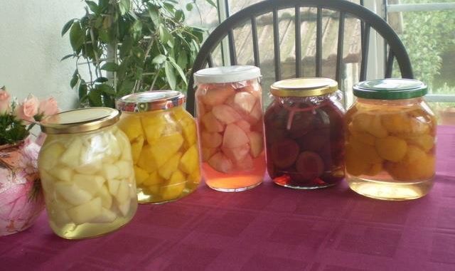 RECEPT ZA KOMPOT OD RAZNOG VOĆA BEZ KONZERVANSA - featured image RECEPT ZA KOMPOT OD RAZNOG VOĆA BEZ KONZERVANSA - featured image